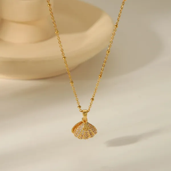 Gold_Shell_Pendants_For_Women
